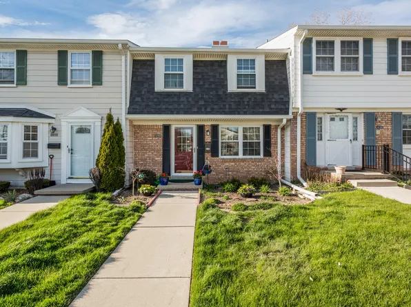 42950 Richards Ct, Northville, MI 48167