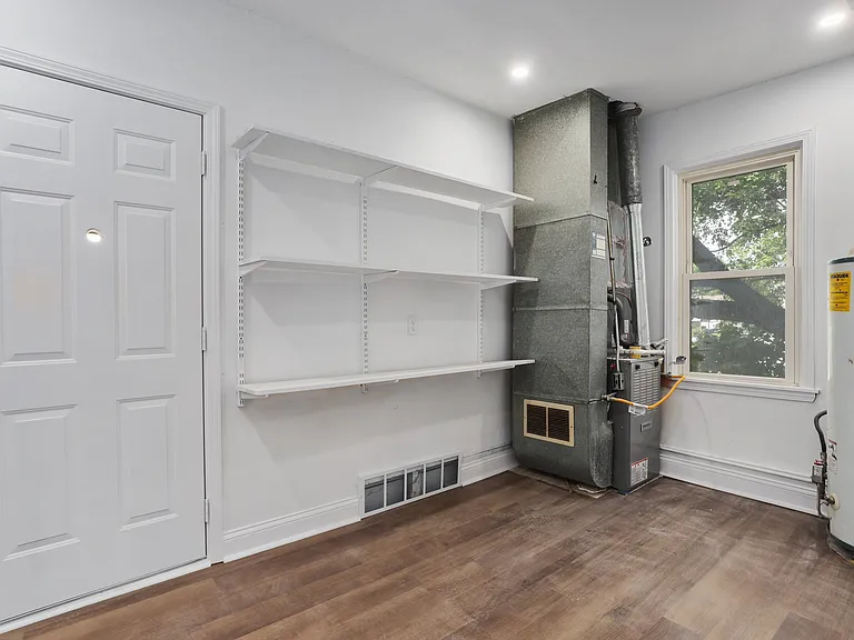 2300 N 9th St #UPSTAIRS — Photo 13