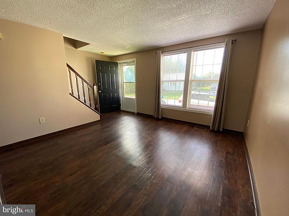 3rd image of 105 N Lynchburg St S #2