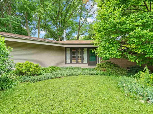 15 S 7th Ave, Iowa City, IA 52245