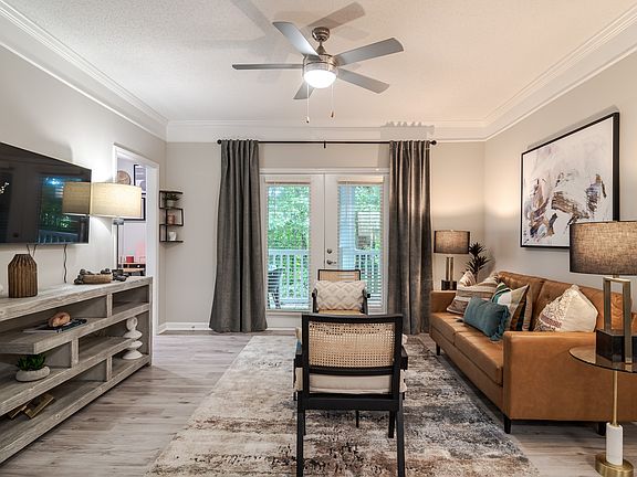 Newly Renovated Spacious Living Room