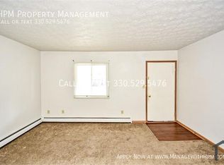82 1st St SE #9, Barberton, OH 44203