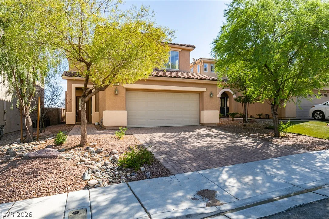 4 bed, 2.5 bath, 2066 sqft, $2,400 — Photo 2