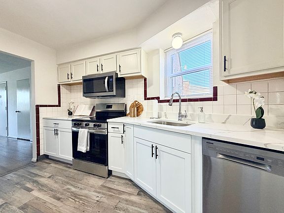 3rd image of 7180 Jamieson Ave #1E