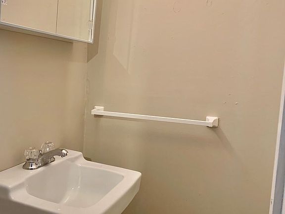 4th image of 4915 W Genesee St APT E2