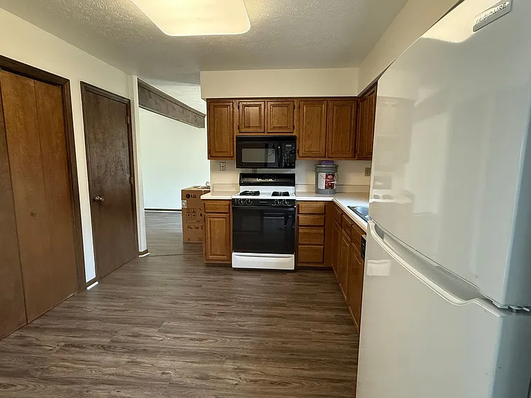 153 Spruce Valley Dr — Photo 2