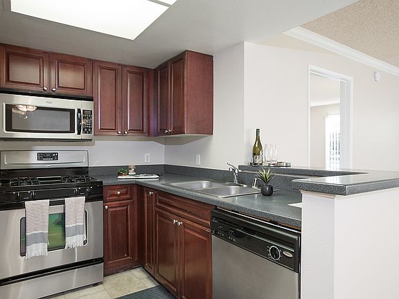 4th image of 616 Masselin Ave APT 215