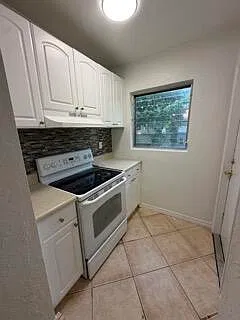 2 bed, 1.0 bath, 1663 sqft, $1,800 — Photo 4