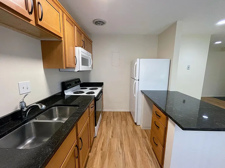 1415 5th St SE #1 — Photo 3