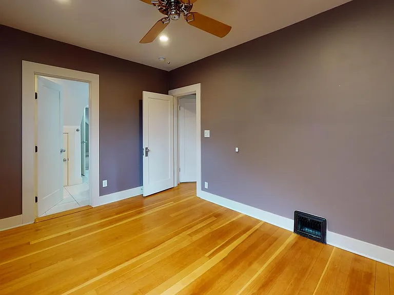 812 W Bothwell St — Photo 9