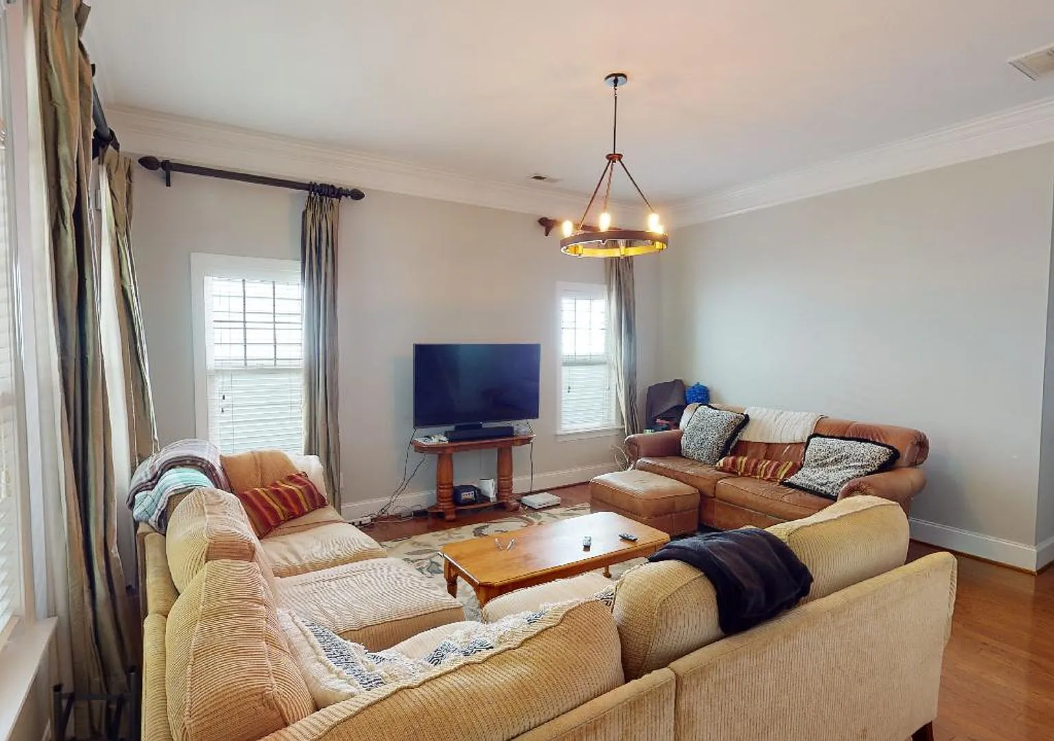 1737 Lela Ave — Photo 4