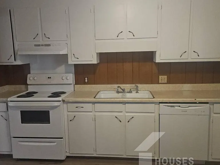 106 Batson Dr — Photo 5