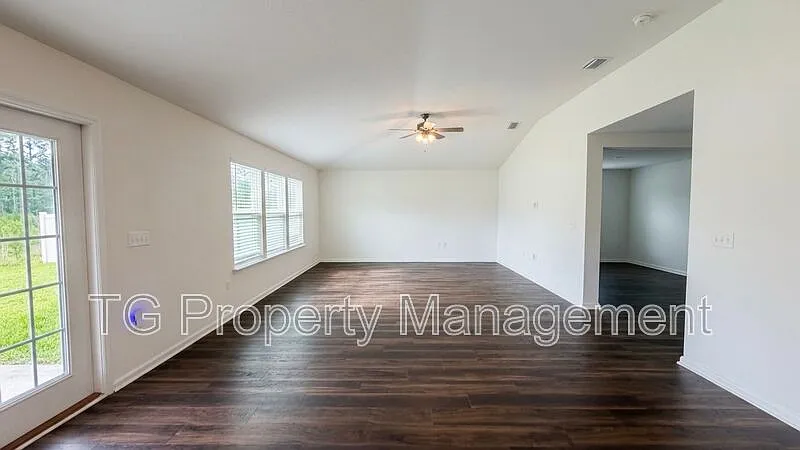 3 bed, 2.0 bath, 1950 sqft, $1,995 — Photo 3