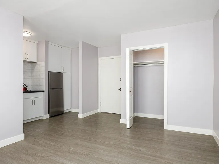 Belcrest Apartments — Photo 12