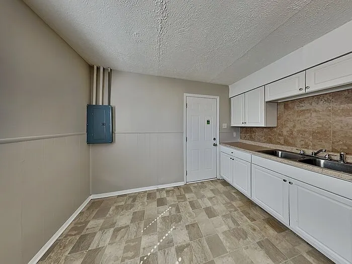 514 Carol Dr — Photo 5