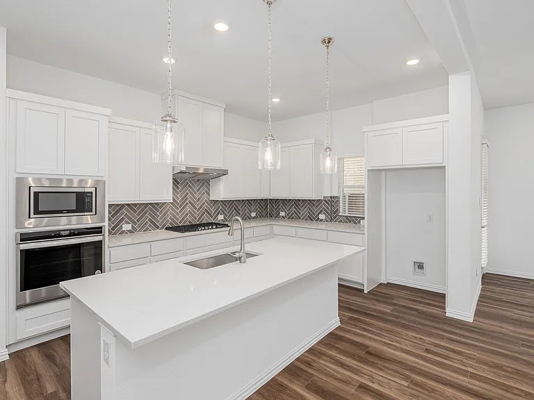 908 Utica Dr — Photo 11