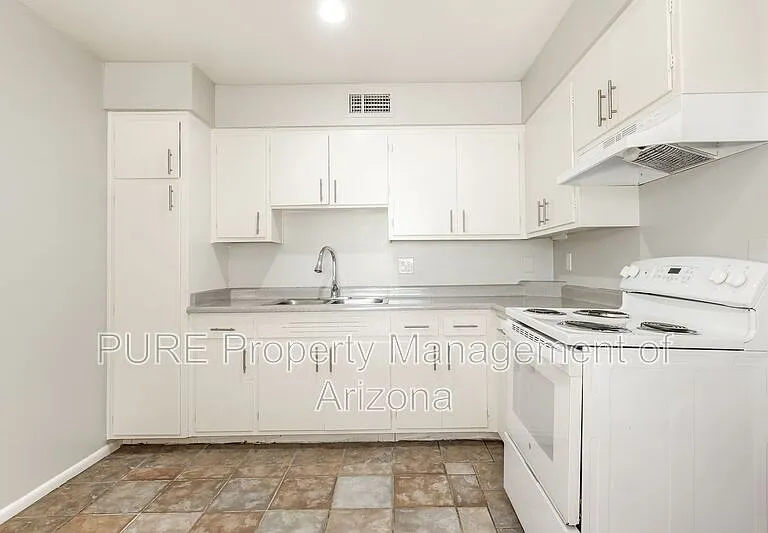 6801 N 17th Ave #10 — Photo 10