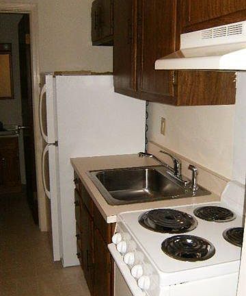 4th image of 453 College Ave