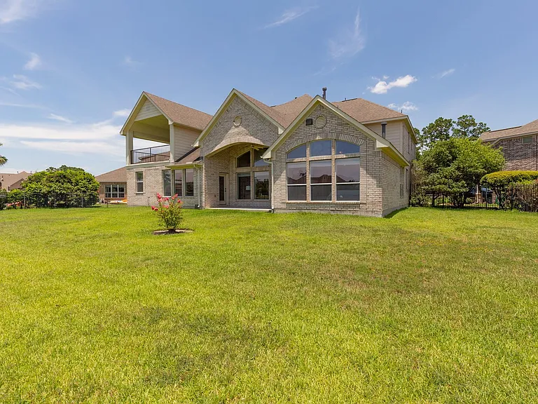 162 W Hullwood Ct — Photo 49