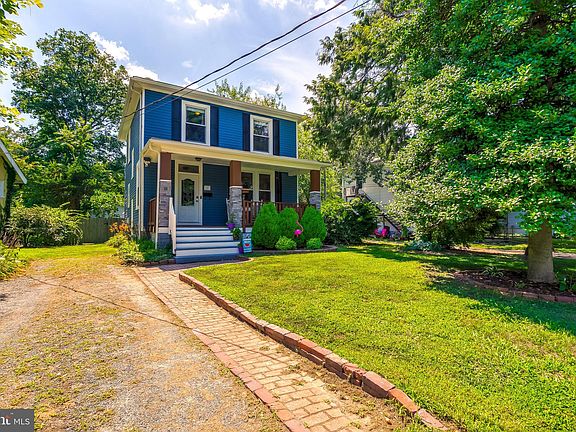 3rd image of 107 Greenway St NW