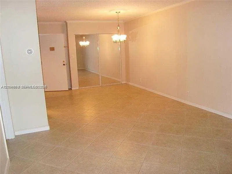 Oakland Shores Condominiu — Photo 3