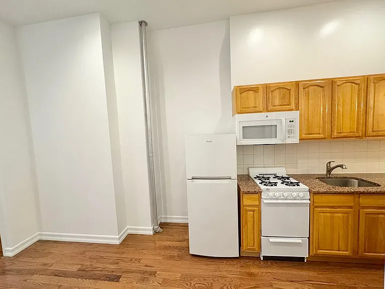 35 Carmine St #18 — Photo 8