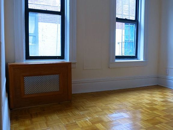 3rd image of 220 E 78th St APT 30