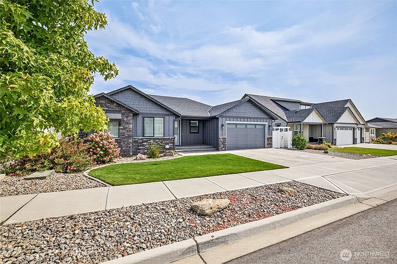 2nd image of 1009 Mountain Springs Drive