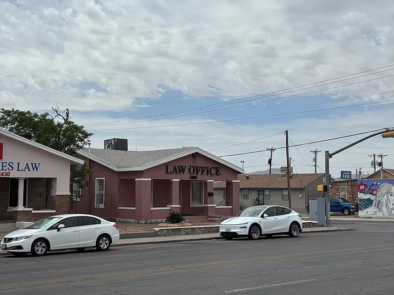 3004 E Yandell Dr — Photo 3