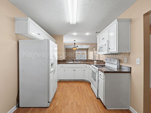 4th image of 208 Satomi Way