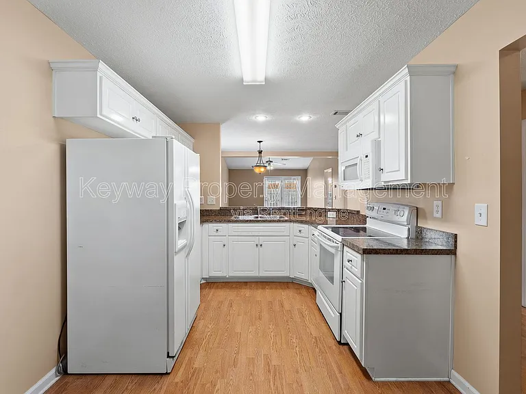 208 Satomi Way — Photo 4