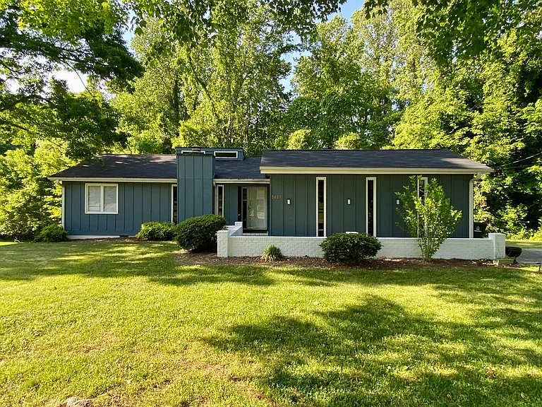 3827 Cavalier Dr — Photo 4