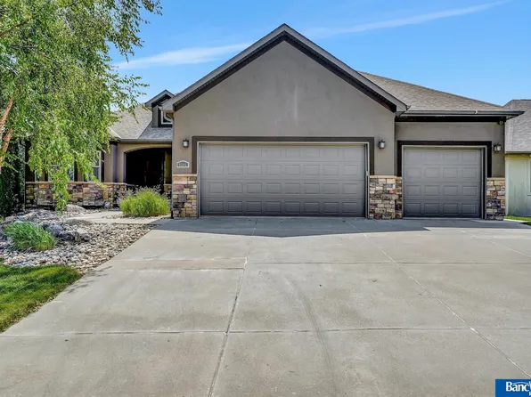 9345 Ravenwood Ln, Lincoln, NE 68526