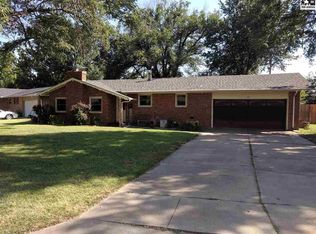 603 Catalina Dr, Hutchinson, KS 67502