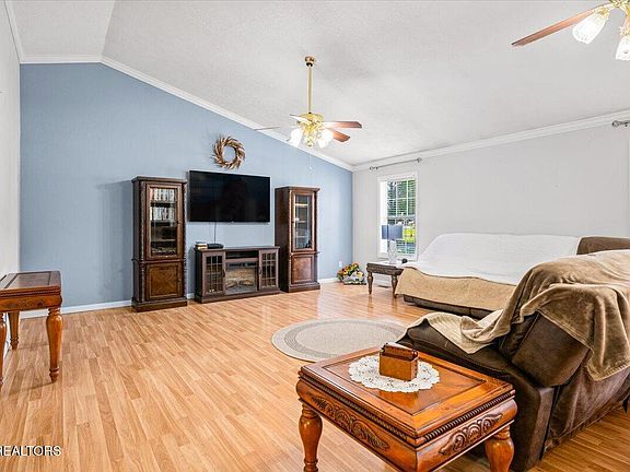 5th image of 164 Gail Ln