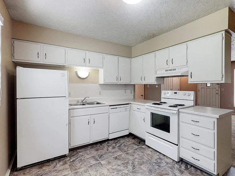 Westwood Duplexes — Photo 37