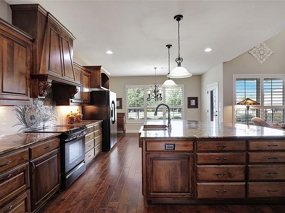 4th image of 221 Terra Verde Ln