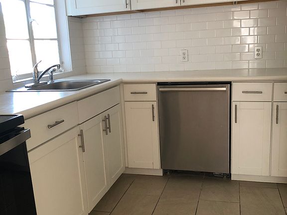 4th image of 908 41st Street Ct W