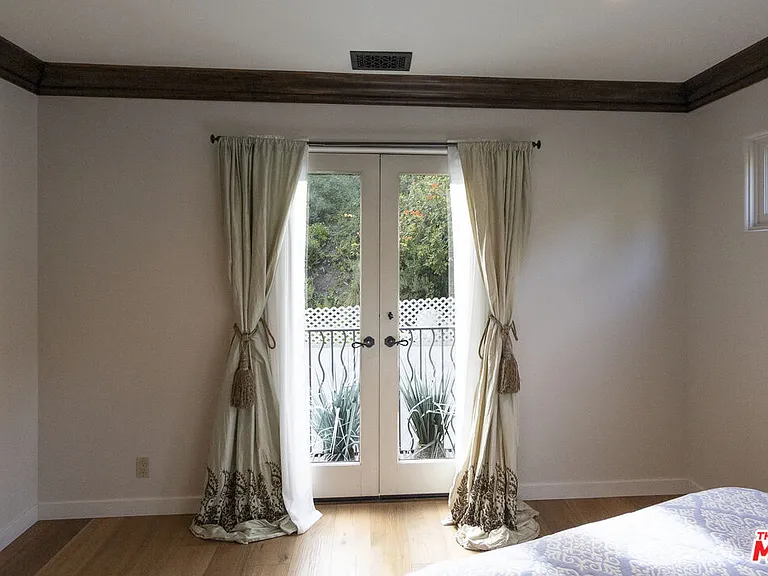 1407 N Beverly Dr — Photo 51