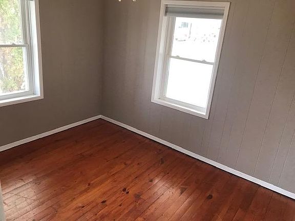 5th image of 22252 Lincoln Cir