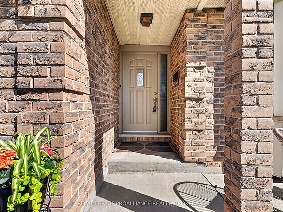 4th image of 16 Grenadier Dr