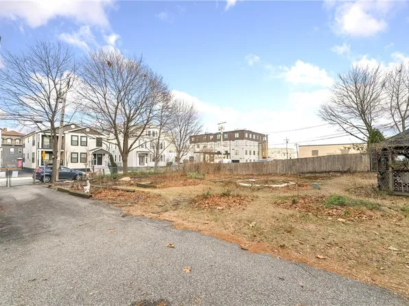 492 Washington St, Providence, RI 02903