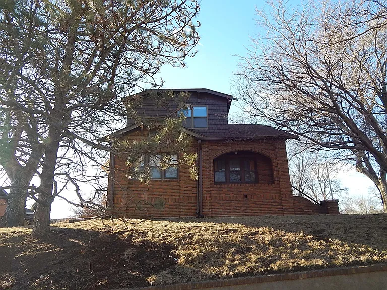 2622 Ridge Ave — Photo 5