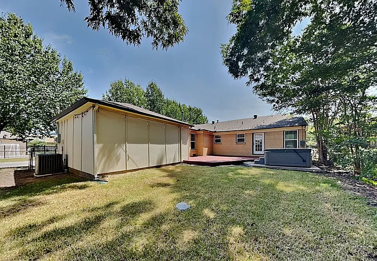 4345 Skillman St — Photo 13