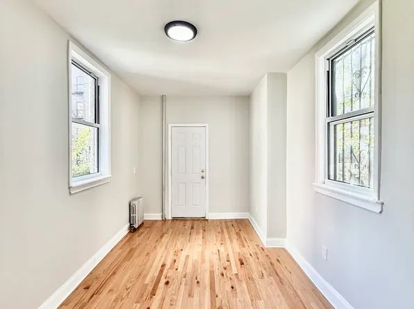 1072 Putnam Avenue image 10 of 12