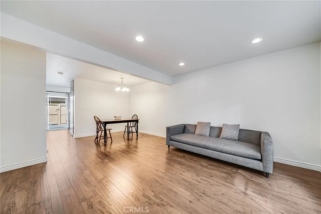 Building Photo - 16 Fox Holw #60