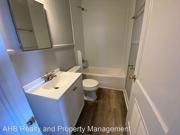 3rd image of 126 S Beaumont Ave Unit 3