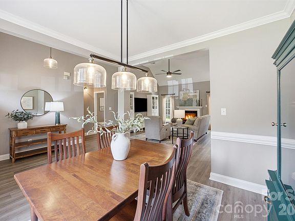 5th image of 15121 Castlebridge Ln