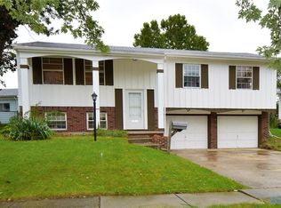 2431 Ridgeway Dr, Oregon, OH 43616