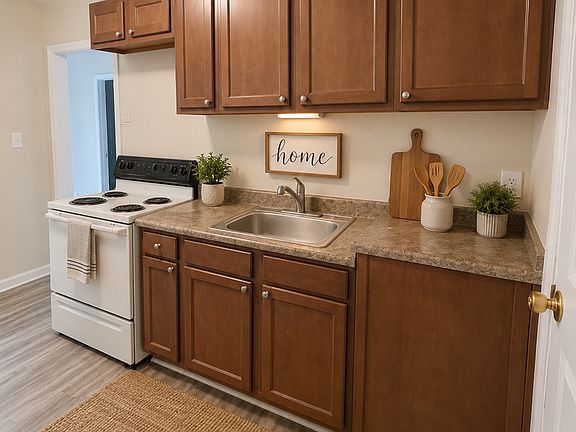 2nd image of 2220 Custer St #1
